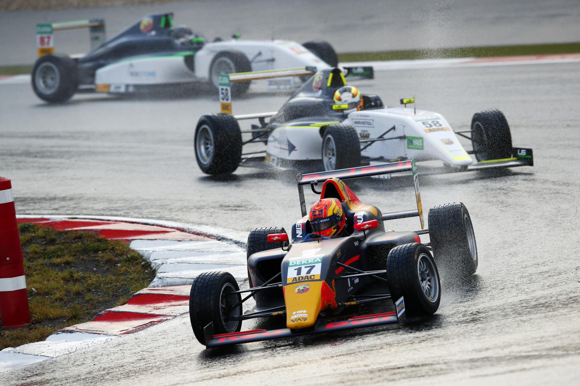 O Jonny Edgar είναι ο φετινός πρωταθλητής του FIA ADAC F4 Championship
